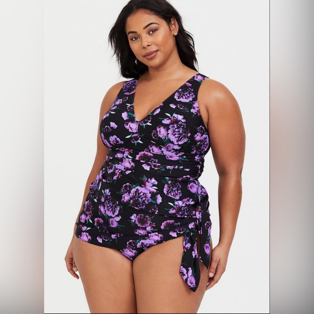 Torrid Wireless Short Asymmetrical Swim Dress With Brief EUC worn